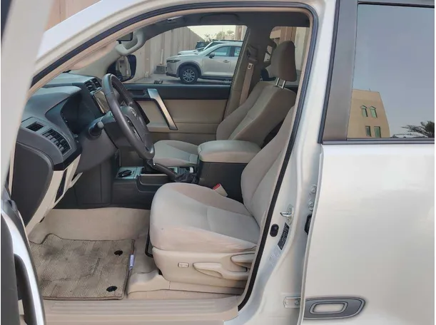 Car image 12