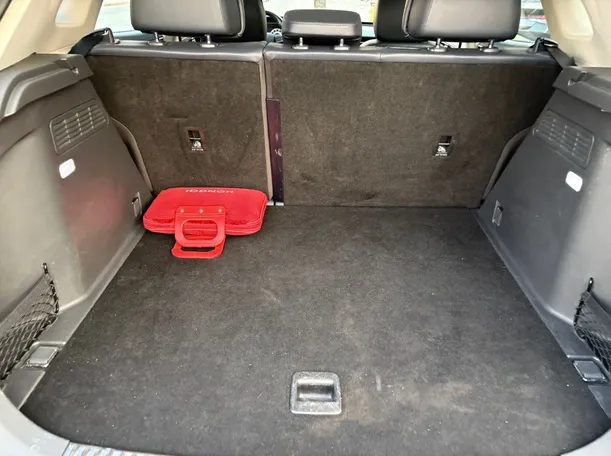 Car image 25