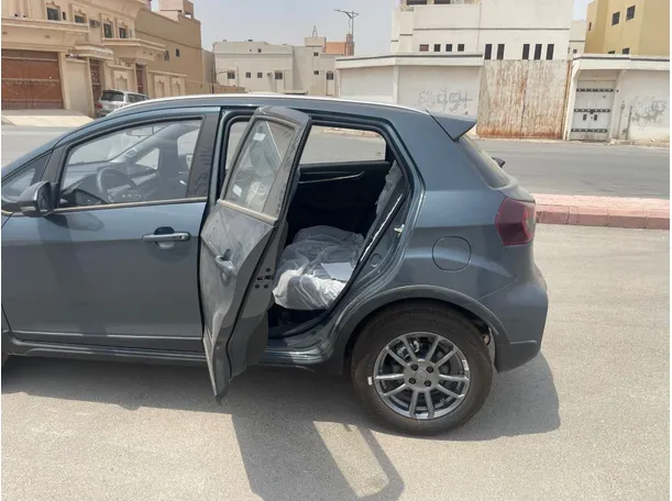 Car image 15