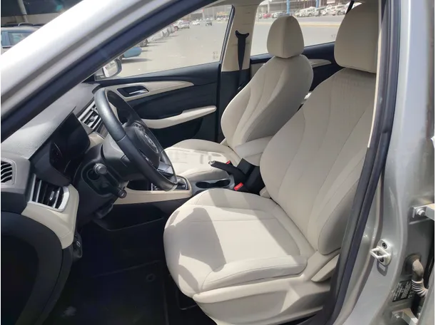 Car image 14