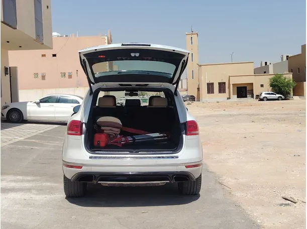Car image 25