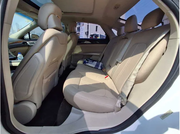 Car image 13