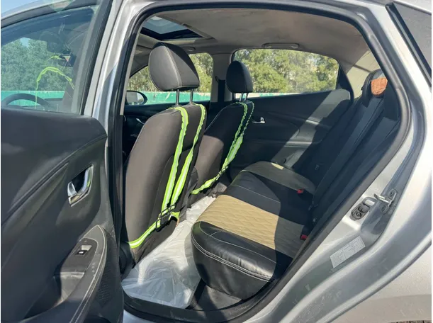 Car image 13