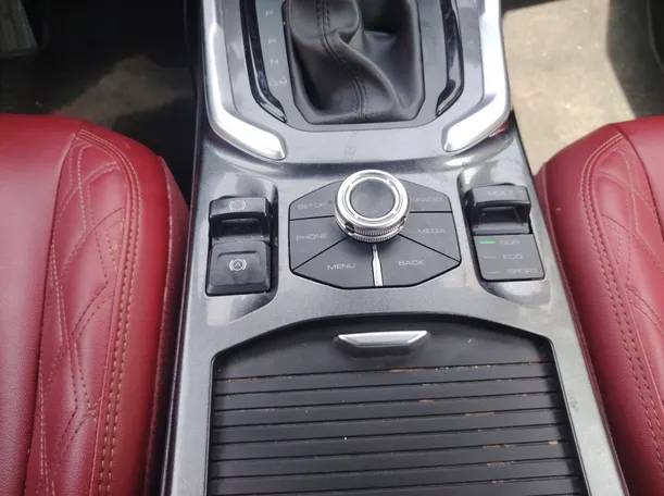 Car image 19