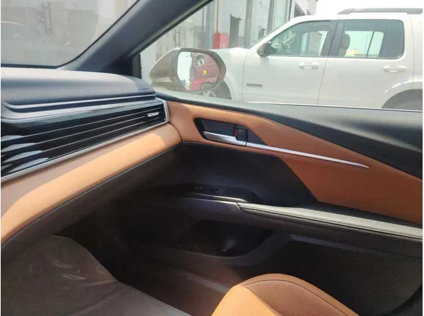 Car image 35