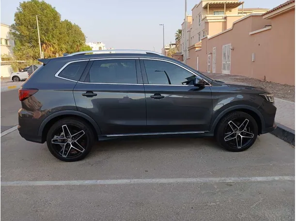 Car image 8