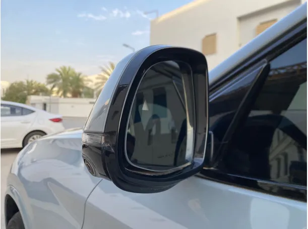 Car image 27