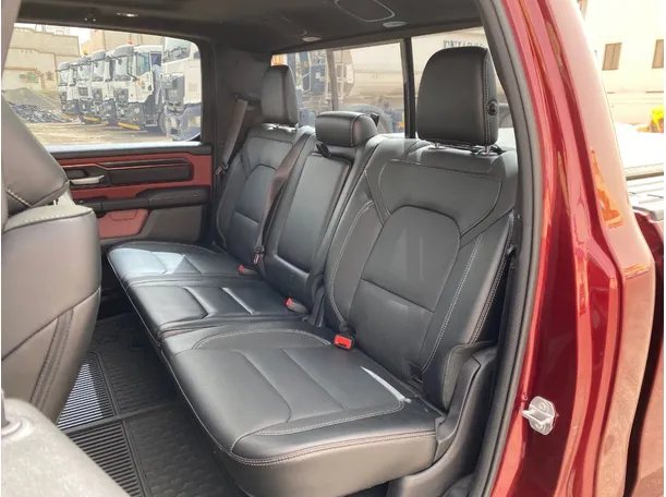 Car image 13