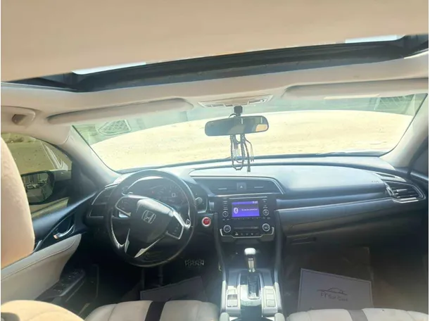 Car image 16