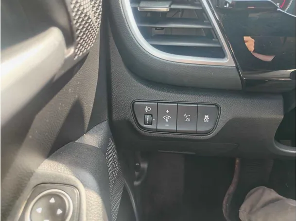 Car image 35