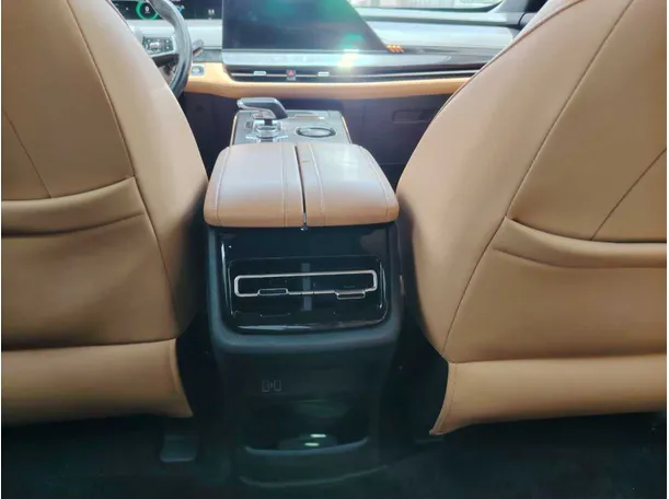 Car image 29
