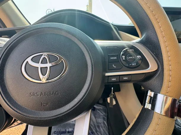 Car image 19