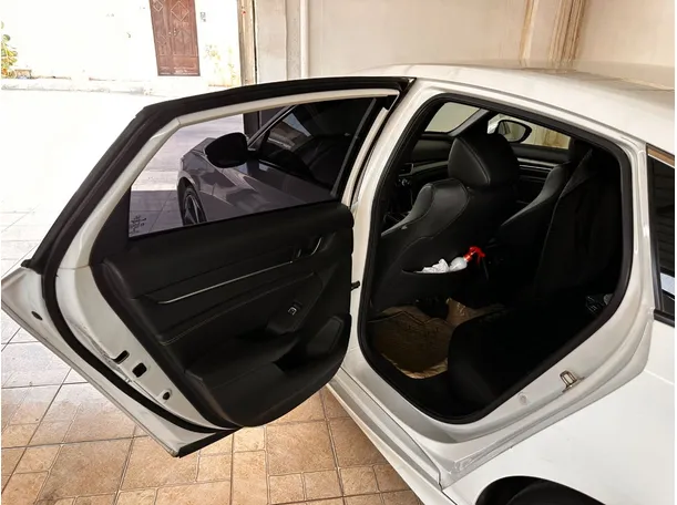 Car image 13