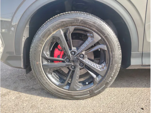 Car image 9