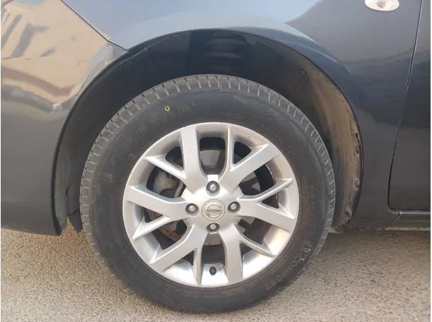 Car image 9