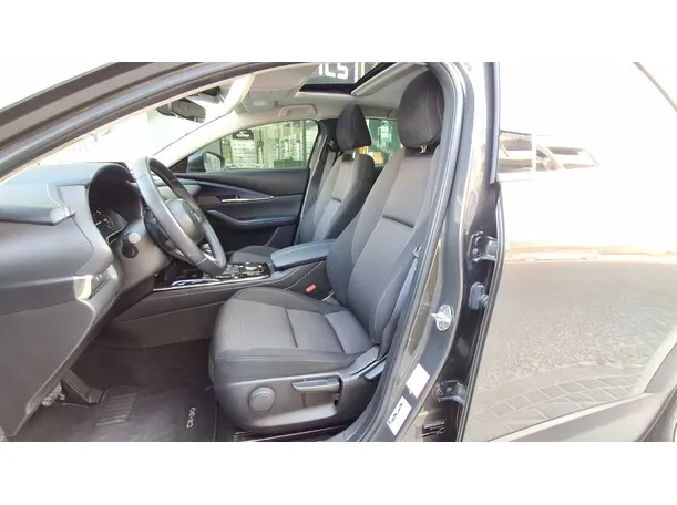Car image 12
