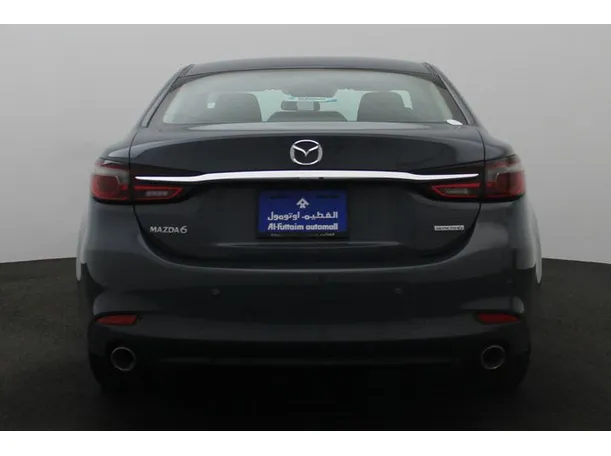 Car image 12