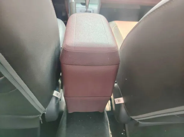 Car image 37