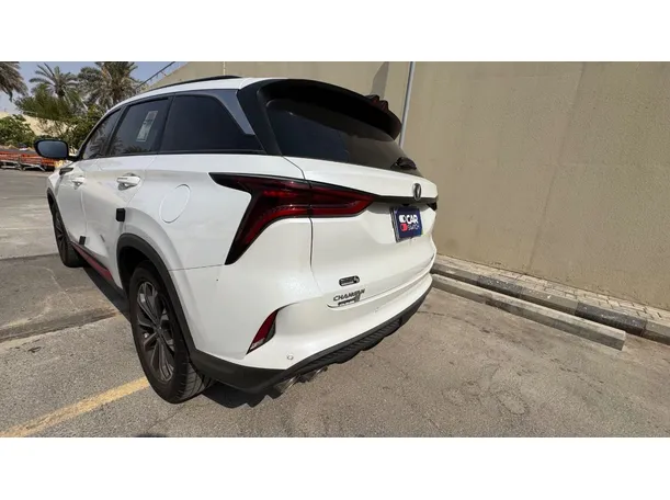 Car image 7