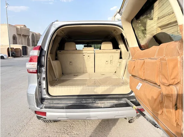 Car image 26