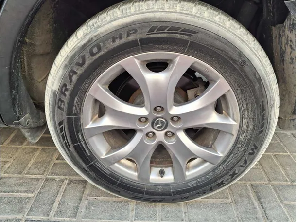 Car image 10