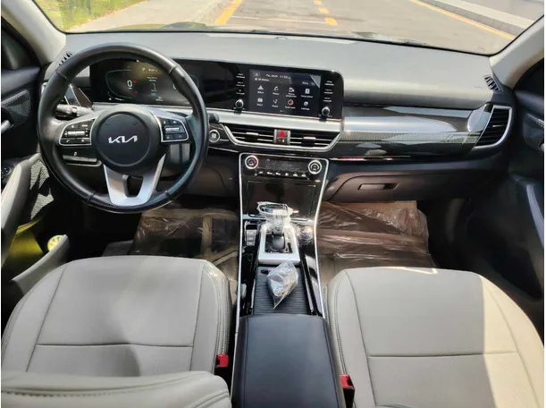 Car image 19