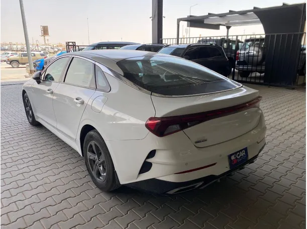 Car image 7