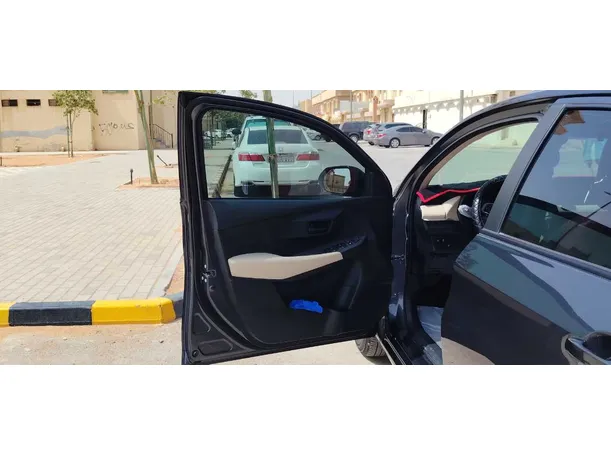 Car image 12
