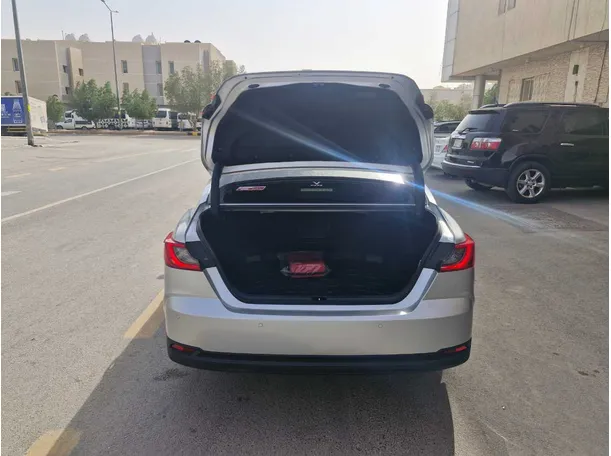 Car image 21