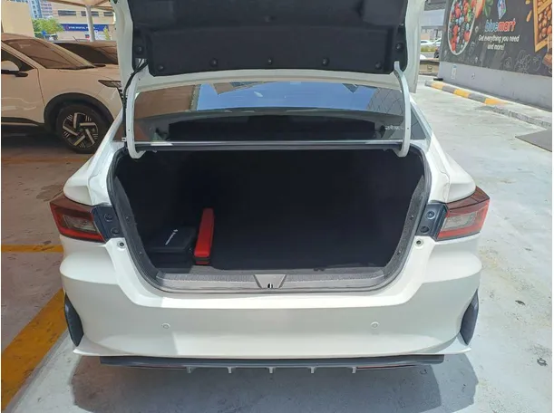 Car image 20