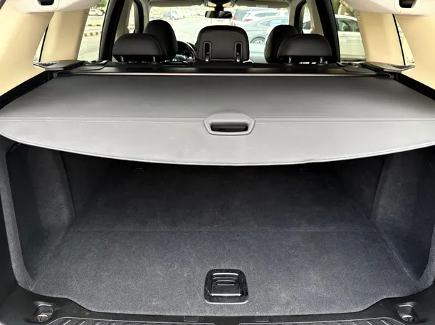 Car image 25