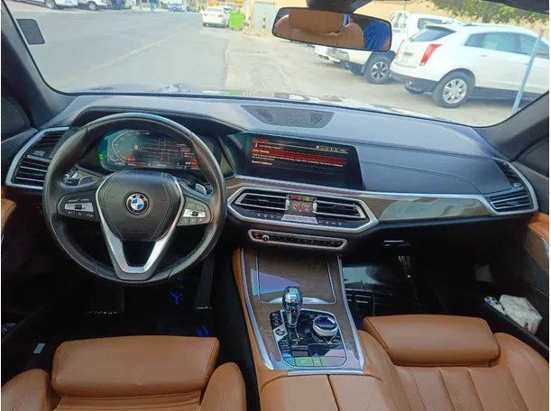 Car image 21