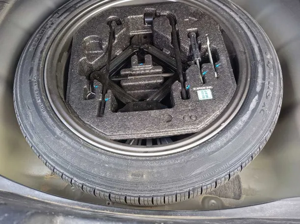 Car image 35