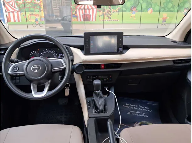 Car image 14