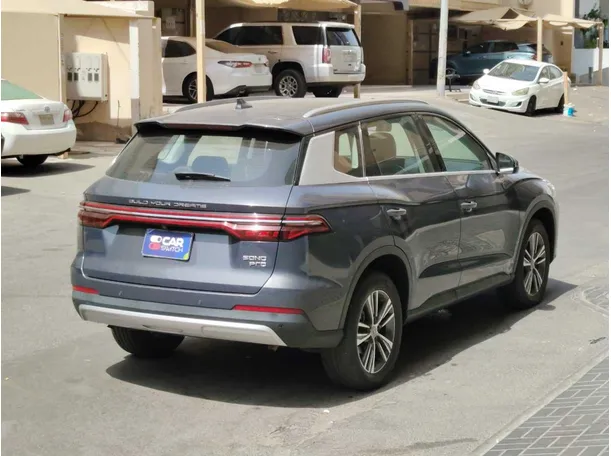 Car image 5