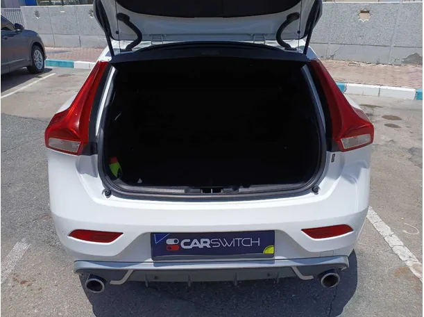 Car image 19