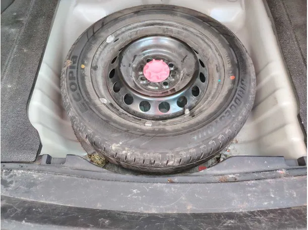Car image 21