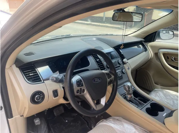 Car image 13
