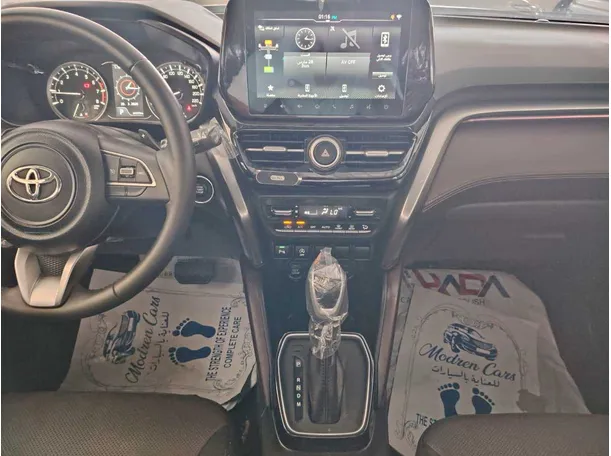 Car image 24
