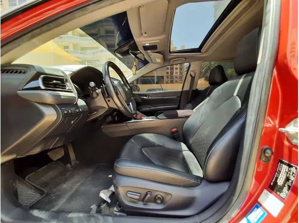 Car image 12