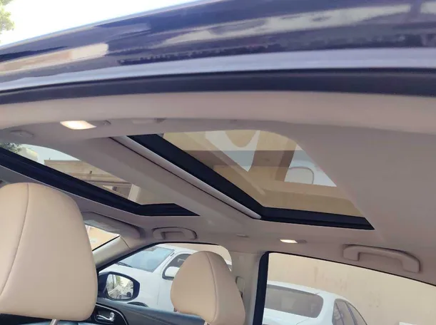 Car image 26