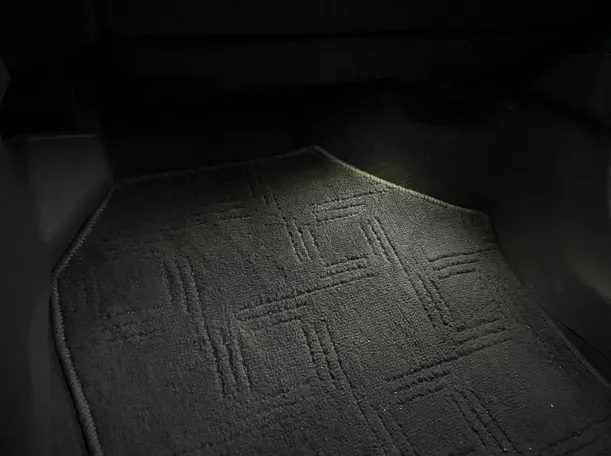 Car image 23