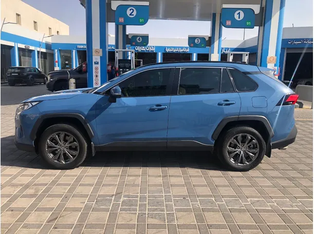 Car image 8