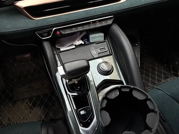 Car image 19