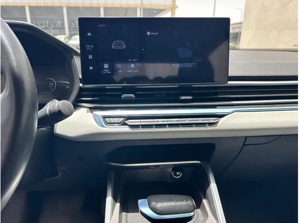 Car image 9