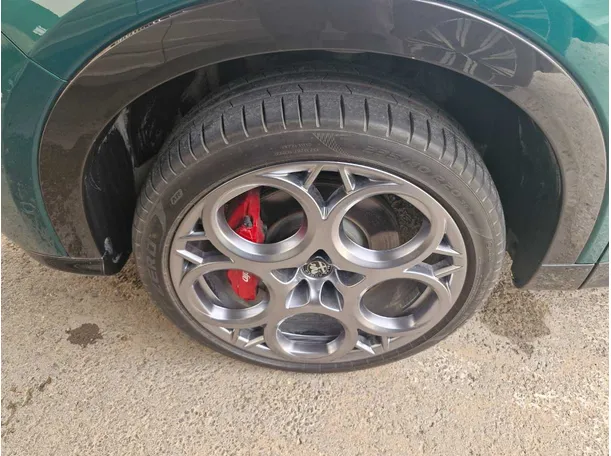 Car image 10