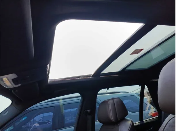 Car image 27