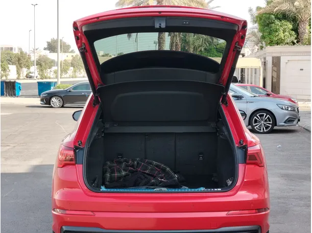 Car image 26