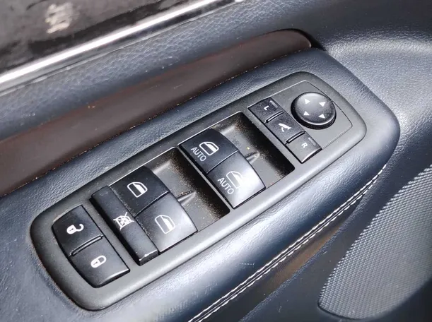 Car image 28