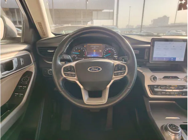 Car image 24